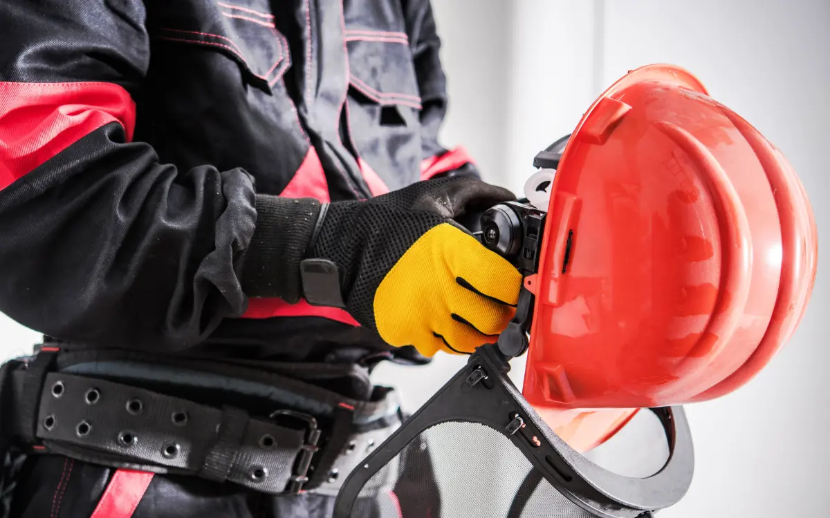 Construction site safety and occupational risk prevention